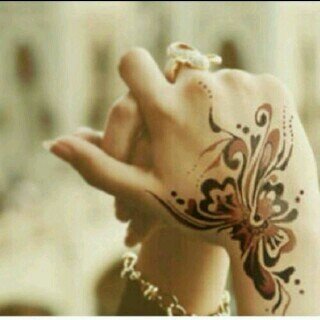 ‏‏‏‏عشقِيّ لكِ لم يكنْ إختيارًا بل قدرًا رأيتُ نفسِيّ أقعُ بهّ دونَ تفكير مُسبَق أحببتُكِ وأحببتُ كِل مَا يتعّلق بكِ