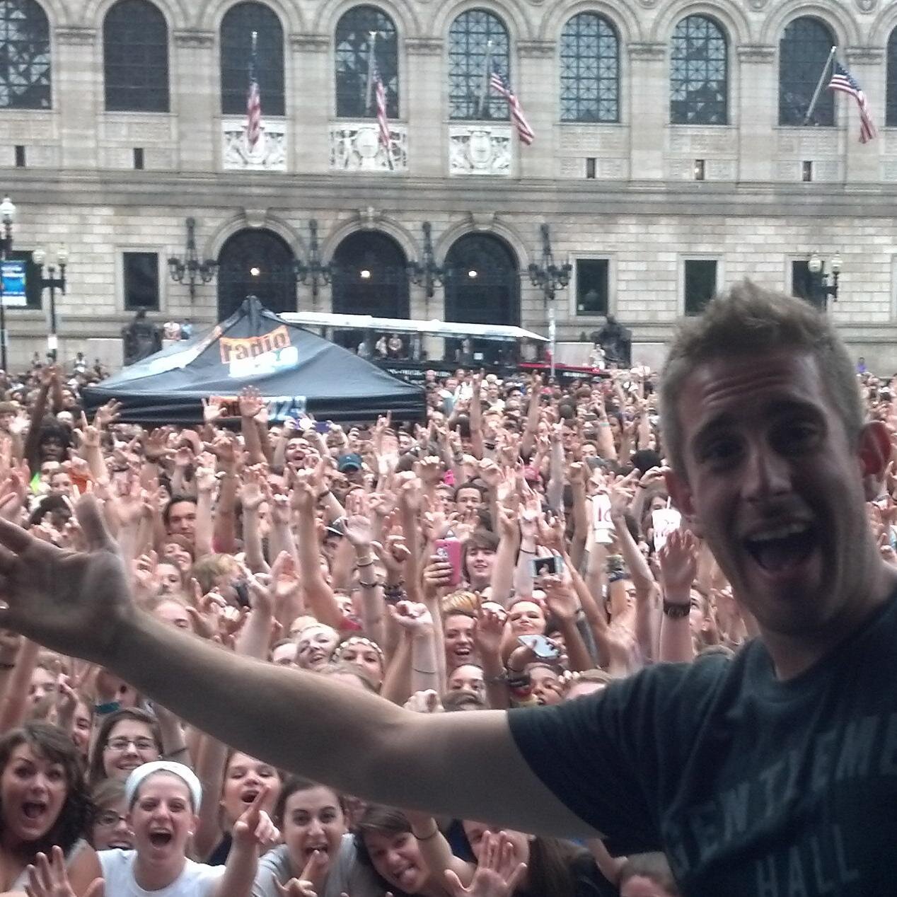 therealdjpetro's profile picture. DJ / MC / Mashup Artist / Producer / Human Being  / All Social Media - @therealdjpetro