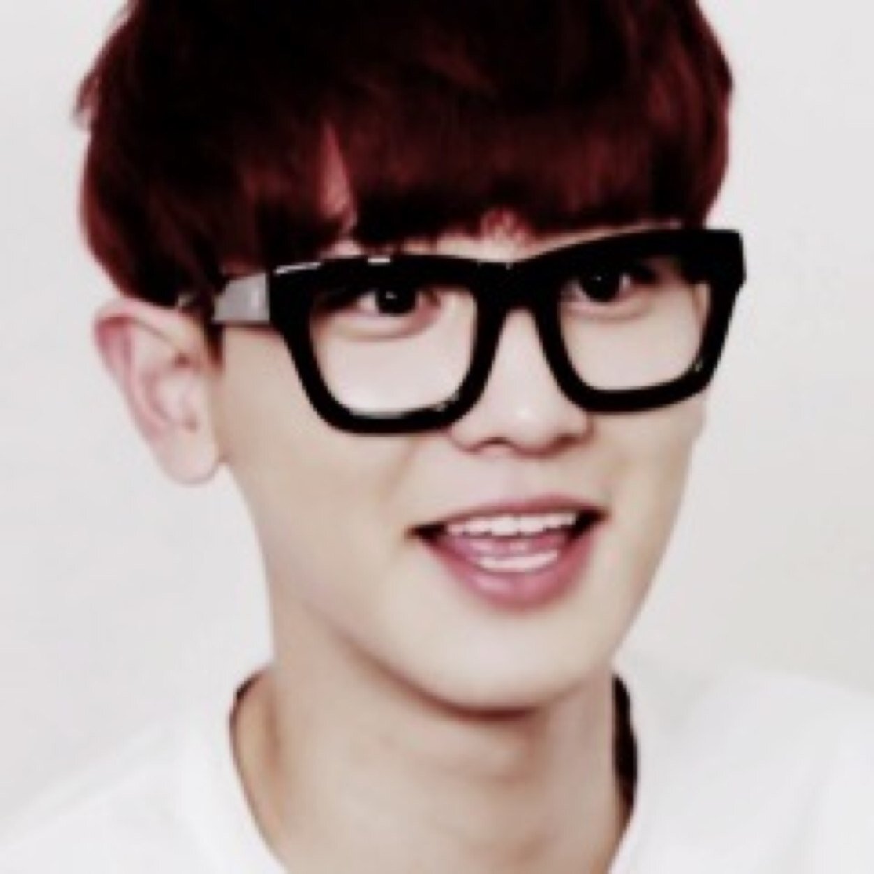 suicidaluhan's profile picture. 