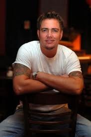 Viveka959's profile picture. Dalam cinta, hanya karena seseorang berkata dia mencintaimu, tak berarti dia takkan pernah berbuat salah pun melukaimu.