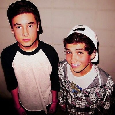 oursecondlife07's profile picture. Just two girls with an O2l obsession♡