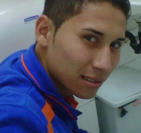 Soy lokito, me gusta bailar, me gusta hacer muchos amig@s, y vivo mi vida a lo grande