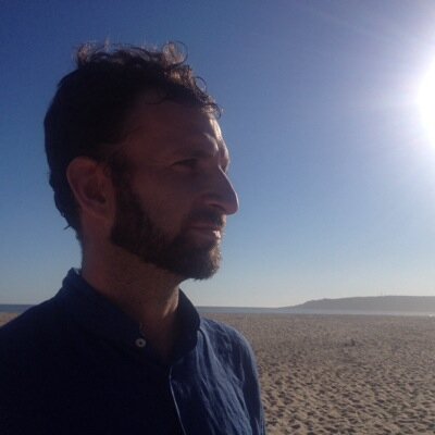 Padre absorbido, lector (cuando me dejan). Nadador. Tomando tiempo y distancia: menos es más.