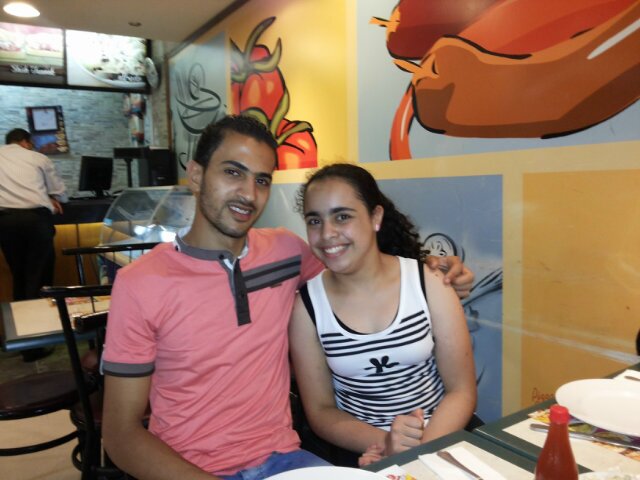 El7ayah t2kaly 2l wahed yebka 3yaz yemwat nafsoh