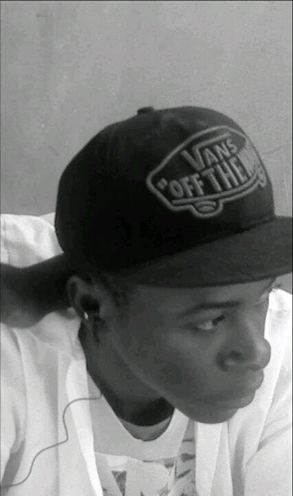 FoxKhalifa's profile picture. cantor Angolano formado no grupo jogada dos mestres com stilo Rap e Rnb 

fore breezy
vai da namoro