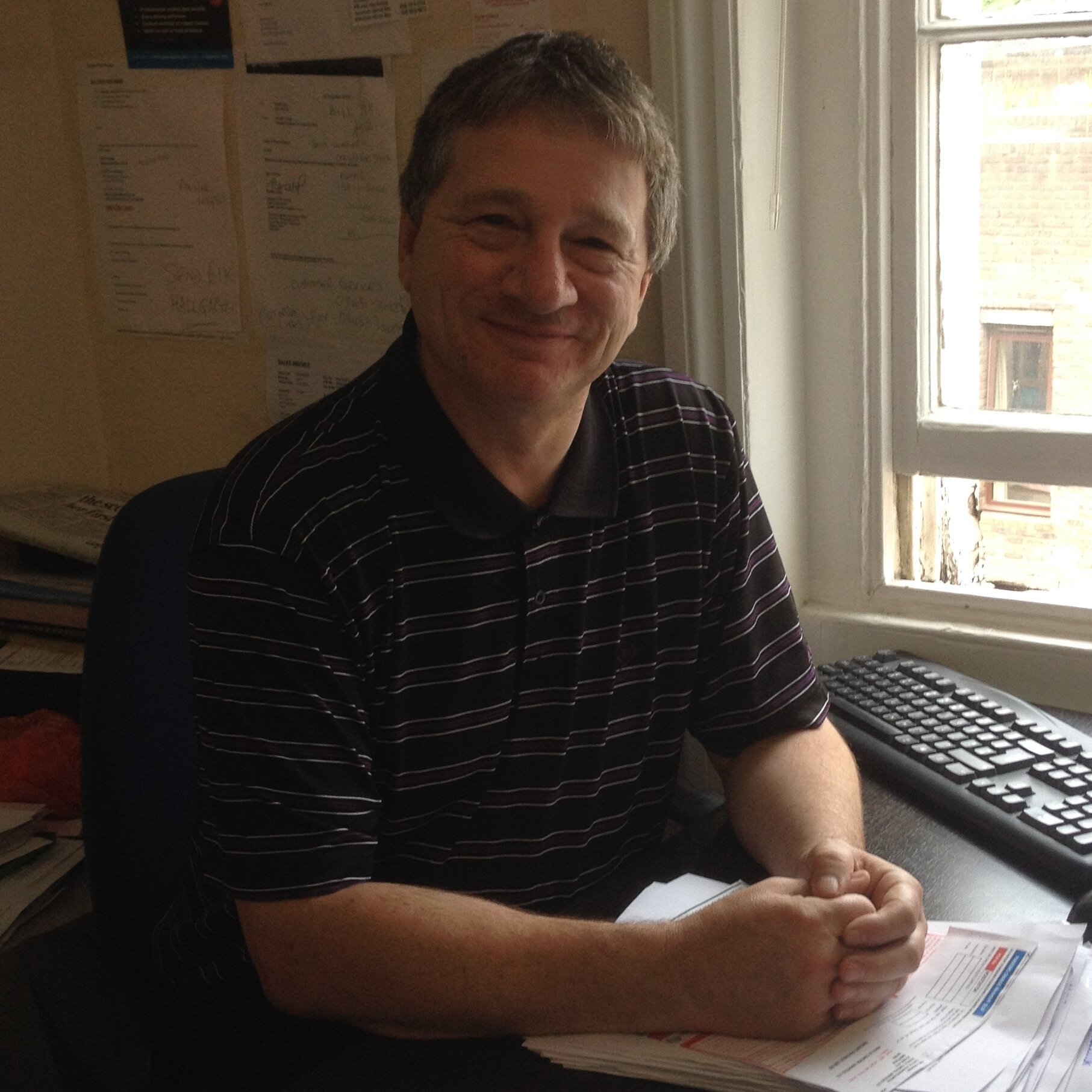 Londoner w/over 30 years experience in banking, interested in earning money from home & enjoy showing others my tricks! Visit me here: http://t.co/J9e9Cqplor