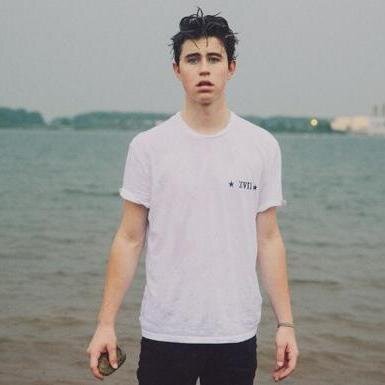 follow @onesoylatte bc she gave you this free follow :)