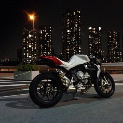 趣味はバイクとバスケとトライアスロンとLouderな音楽。DUCATI 1098とBRUTALE 800、Monkey BAJAに乗ってます。ウエイトトレにドハマリ中。フッ軽だけどめんどくさがり。無言フォローや突如コメント残したりしますが、それがTwitterのあるべき姿だと考えています。お許しください。腹ペコ。