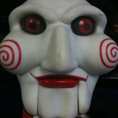 Soy Jig Saw, mi Cibicleta como tus ojos de encanto, mi comida favorita es el Analgesico. Que lo sepais. En tu oreja.