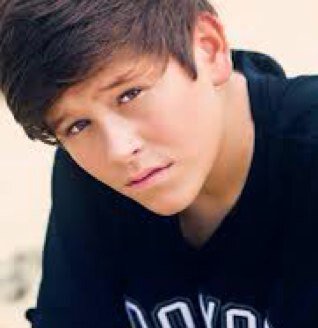 I am the biggest Mohamie ,belieber and directioner 3