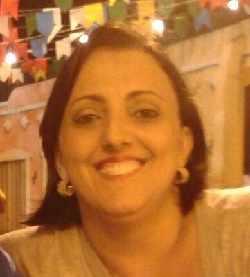 Bióloga. Casada, mãe de três lindas princesas e de bem com a vida.