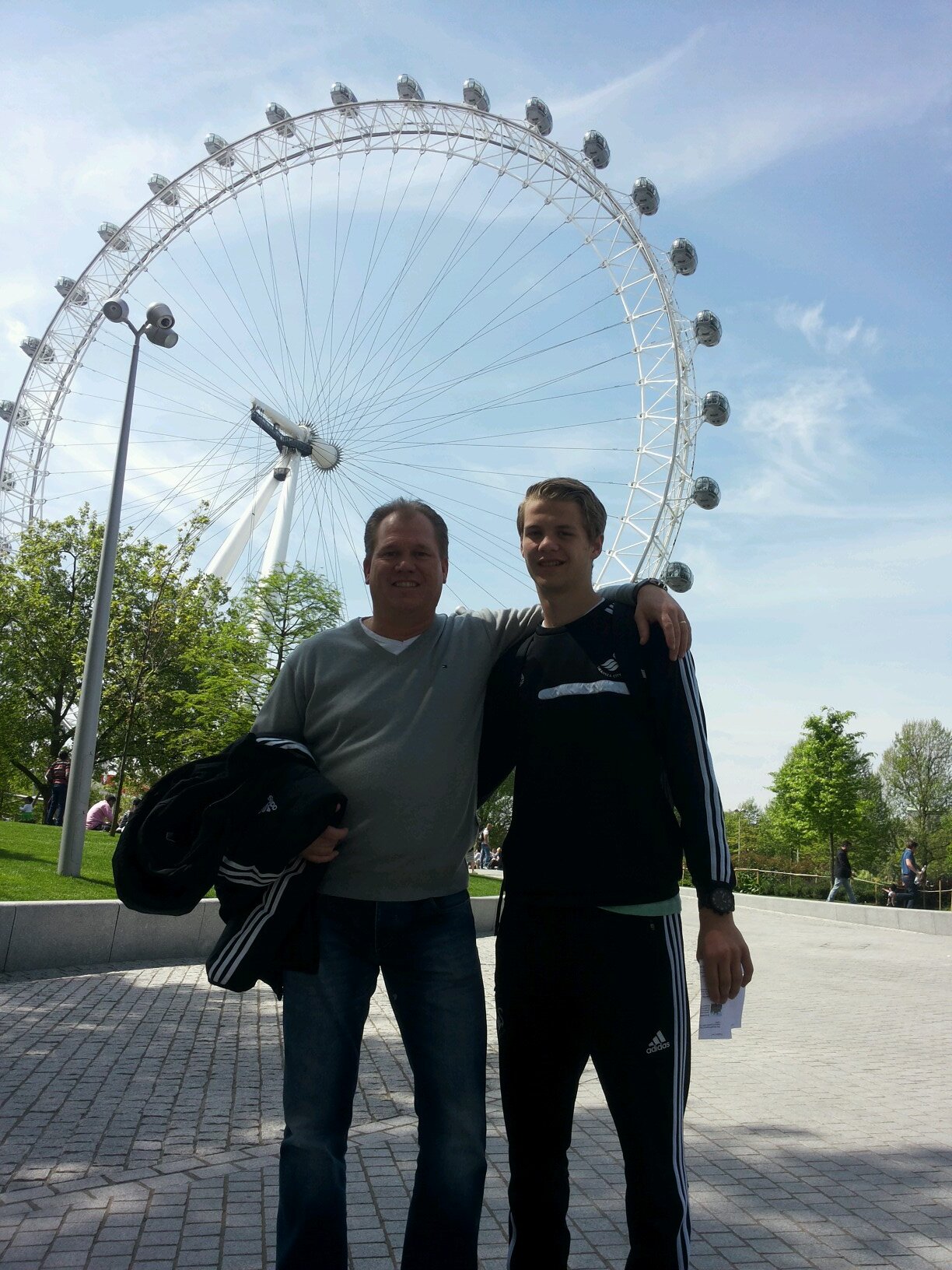 ♥Nena. Director of Swansea City Holland. Maaslandcollege klas V5B en voetbal bij O.S.S 20 B1