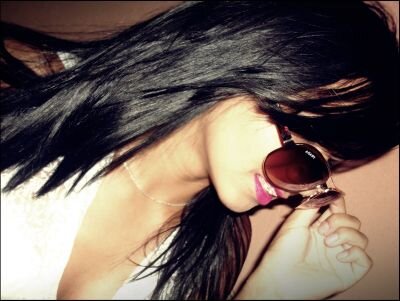 Apenas umas Garota, com a alegria de uma criança... a malícia de uma adolescente... e os sentimentos de uma Mulher...(L)