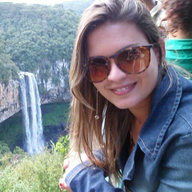 Esforçada, dedicada e adoro viajar ;)