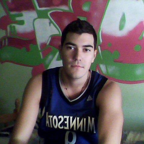 Árbitro de baloncesto, seguidor del FCB y amante de la NBA. Estudiante de Turismo + ADE en la UV.