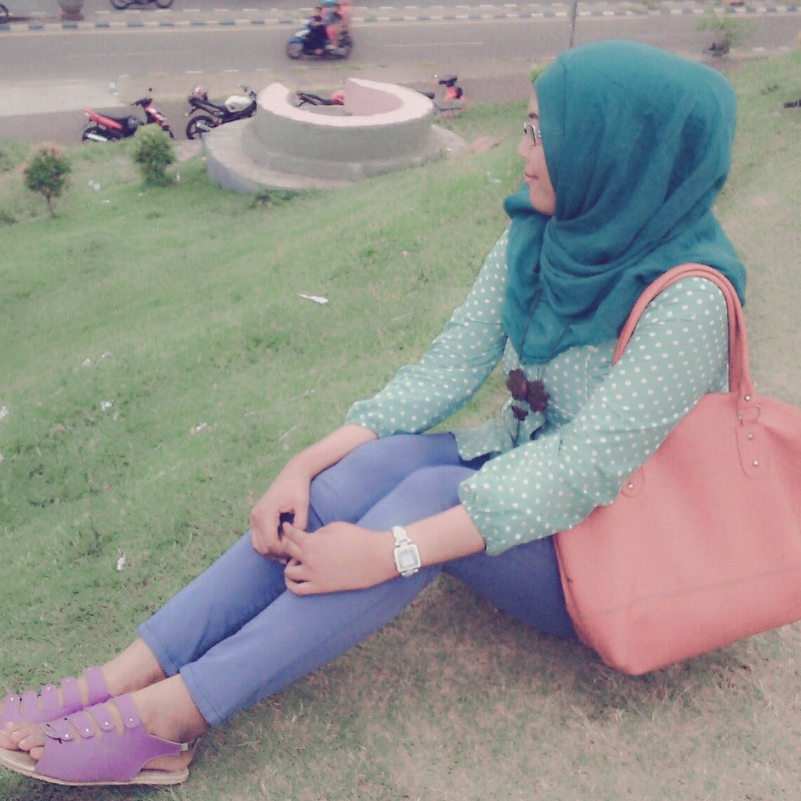 DilaAljunot's profile picture. Simple