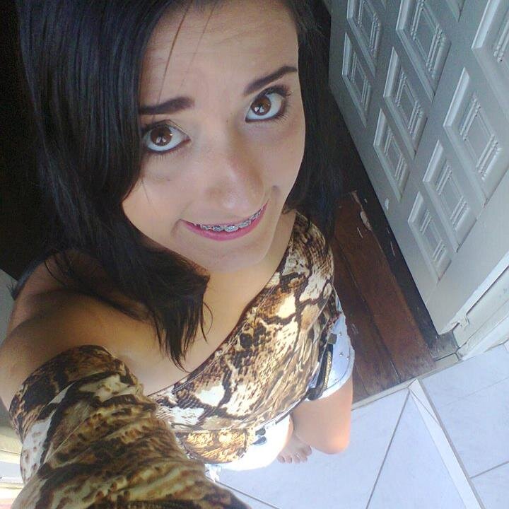 Sou boa o suficiente para abalar sua mente,Perfeita na medida para acabar com a sua vida! Não espere que eu seja igual a você.