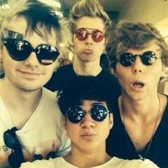 •24'06'2014 ~ we ship Muke ~ don't take us too serious ~ Zoë: @_BL0NDii_ ~ Iris: @buurvrouw_ •