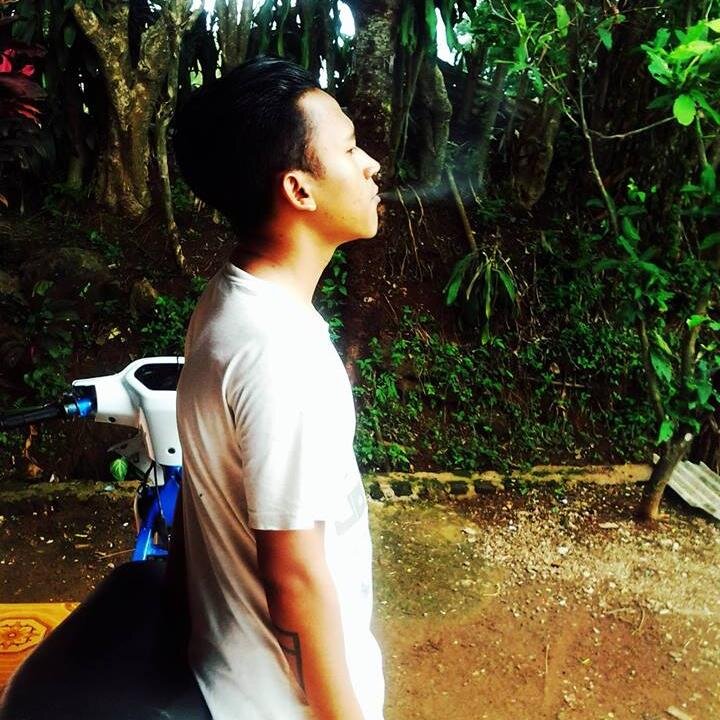 no special friends there but sometimes quickly go because they only utilize course but I always reply with a smile will never grudge to them all. wait that awai