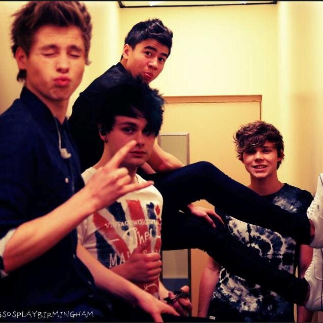 Hi beautiful :3 could you please follow @Edith_Huerta because you are sexy and also she gave you this follow :) lysm :D have a nice day :P