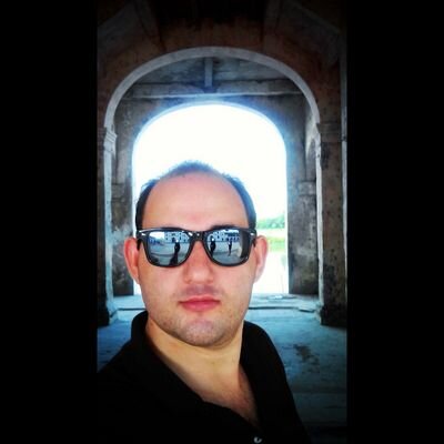 Hijo de Dios y testigo de su grandeza. Podemos hacer de nuestras vidas lo que nos plazca(sin dañar), el resto son solo espectadores sin derecho a opinar.