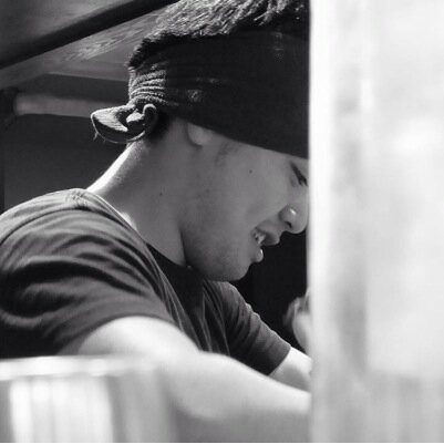 16歳の頃麺屋 翔の代表の大橋と出会い、ラーメンに惚れ込み早10年。