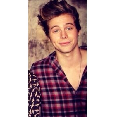 You are hot and luke would totally bang you