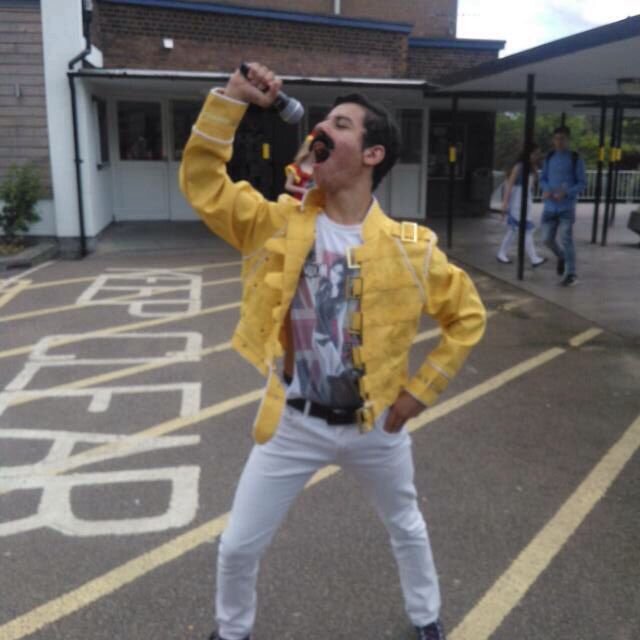 TheCypriotChap's profile picture. Hatfield/Guildford

Final Year T&P student at GSA

I do stuff and things