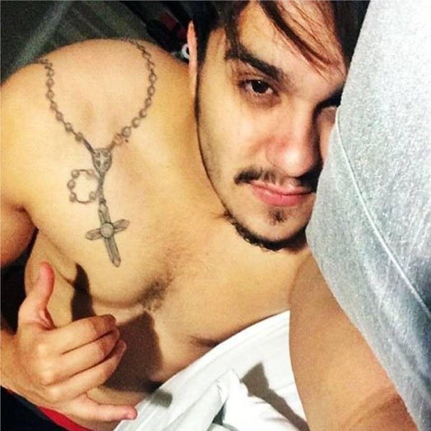 Fã desde 2009 ♥ O seu sorriso me motiva, e tem o dom de tornar até meus piores momento em momentos de felicidade!  te amo Meu Anjo ♥ ♥