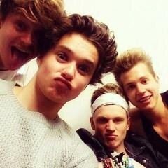 _lessproblems's profile picture. Basically I'm a shipwhore and I've got a little obsession with boy bands.