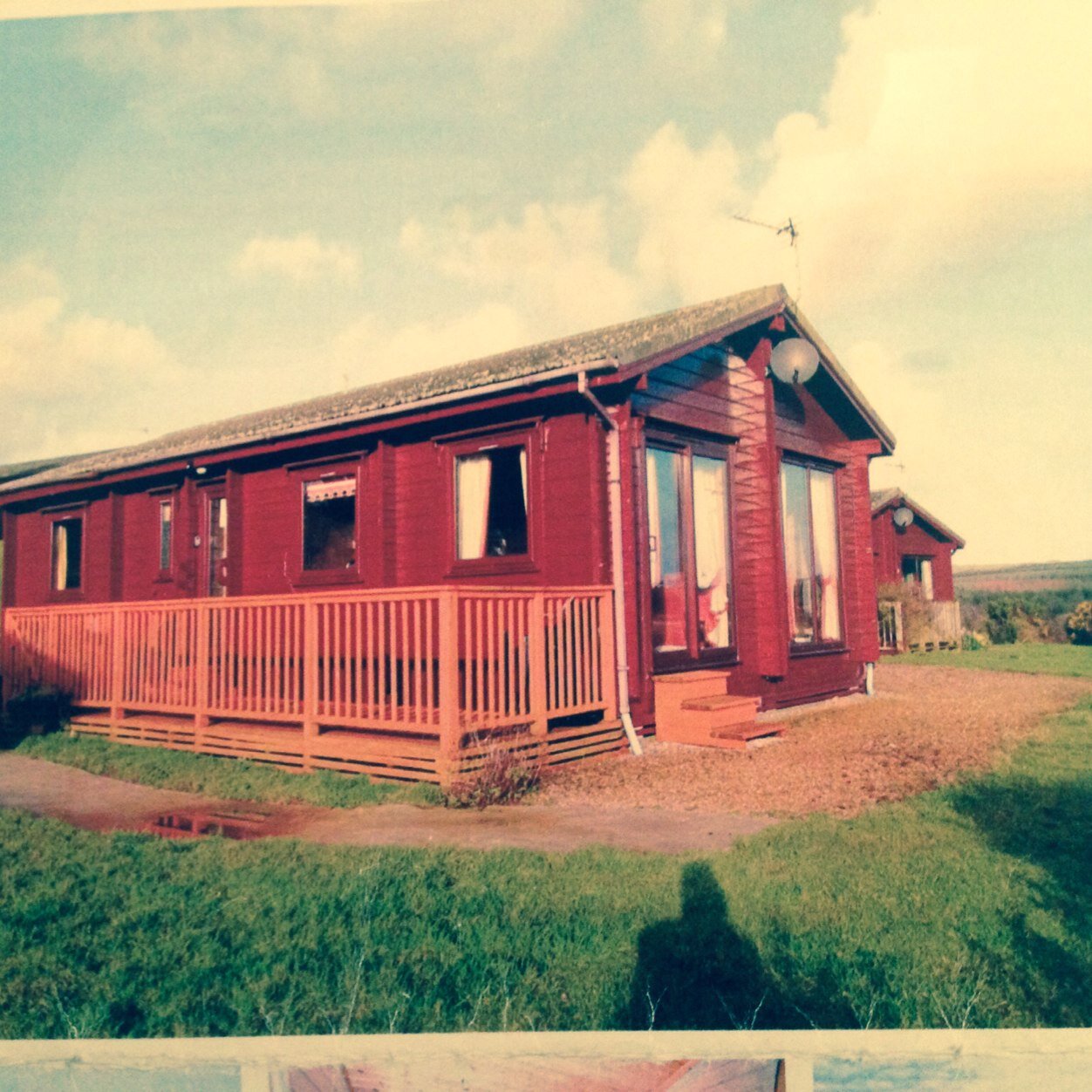 Spacious 3 bedroom, 2 bathroom, fully furnished holiday lodge to rent in Hartland Forest, Devon. Two weekly, weekly & long weekend lets available. Dm for info.