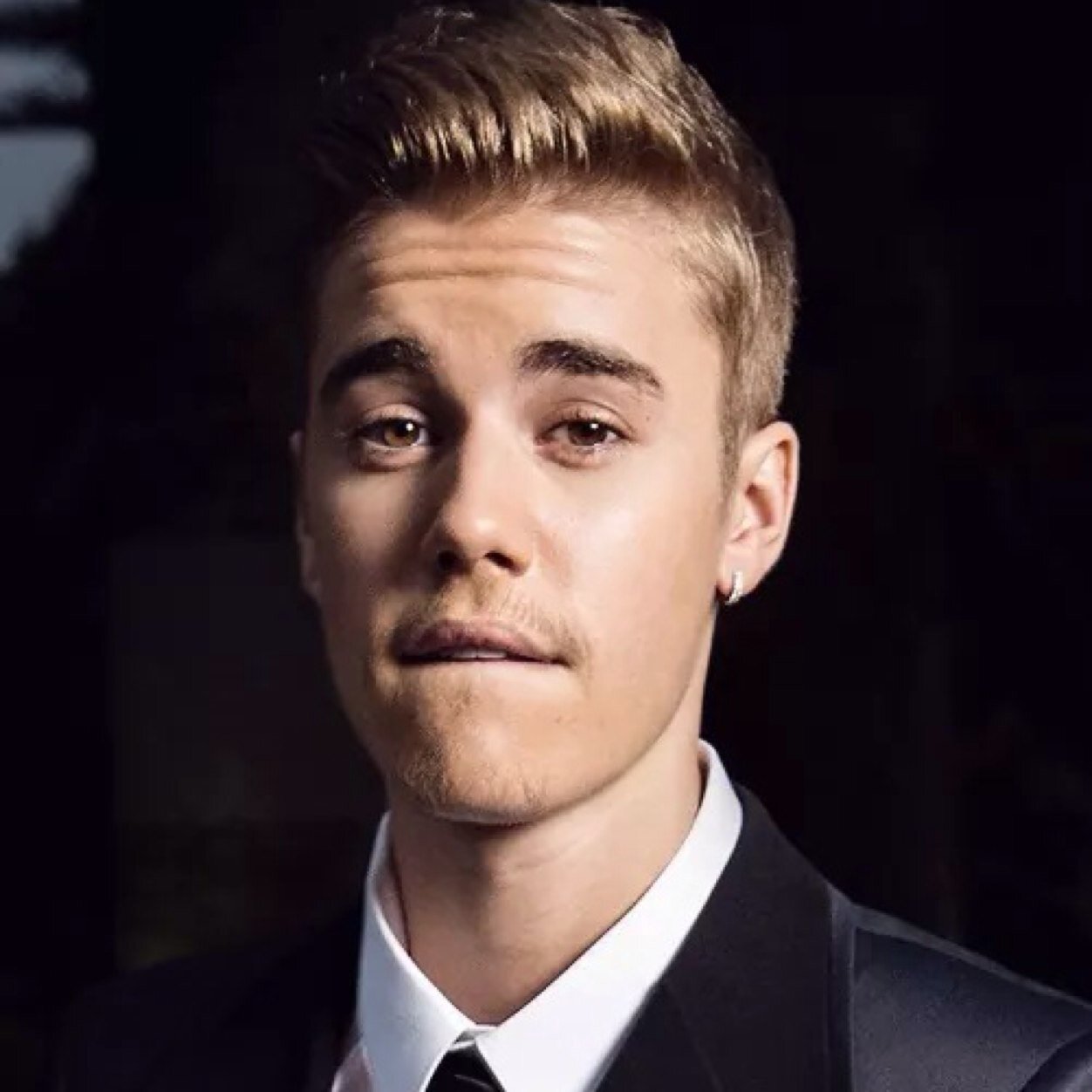 I'm here for justin ! I love my belieber family & our king @justinbieber ♛♛