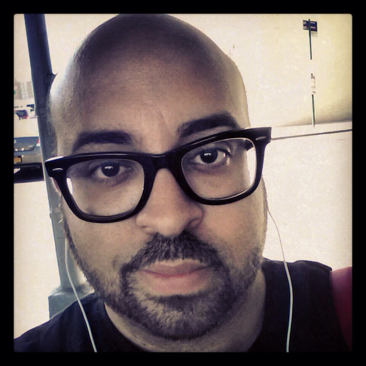 I'm a sexuality studies lecturer and PhD student in visual culture & geography @Concordia University. I memorize maps, eat too many carbs, and live in Montréal