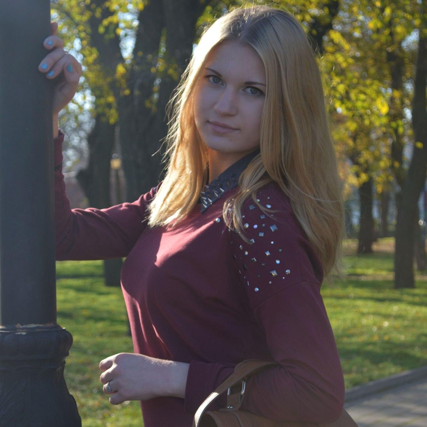 hi)
 I dasha)
 I'm fourteen years old))
 I live in Russia))