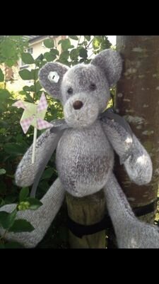 stitch_every's profile picture. Hand knitted bears made with love especially for you. My bears are infused with love as I knit them, this will ensure your gift is truly adored. DM to order.