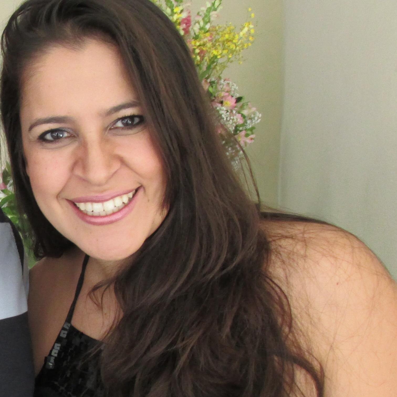 Tenho 37 anos, Formada em Relações Públicas. Proprietária do Patrícia Pessoa Cerimonial. Trabalho com casamentos e eventos em geral.