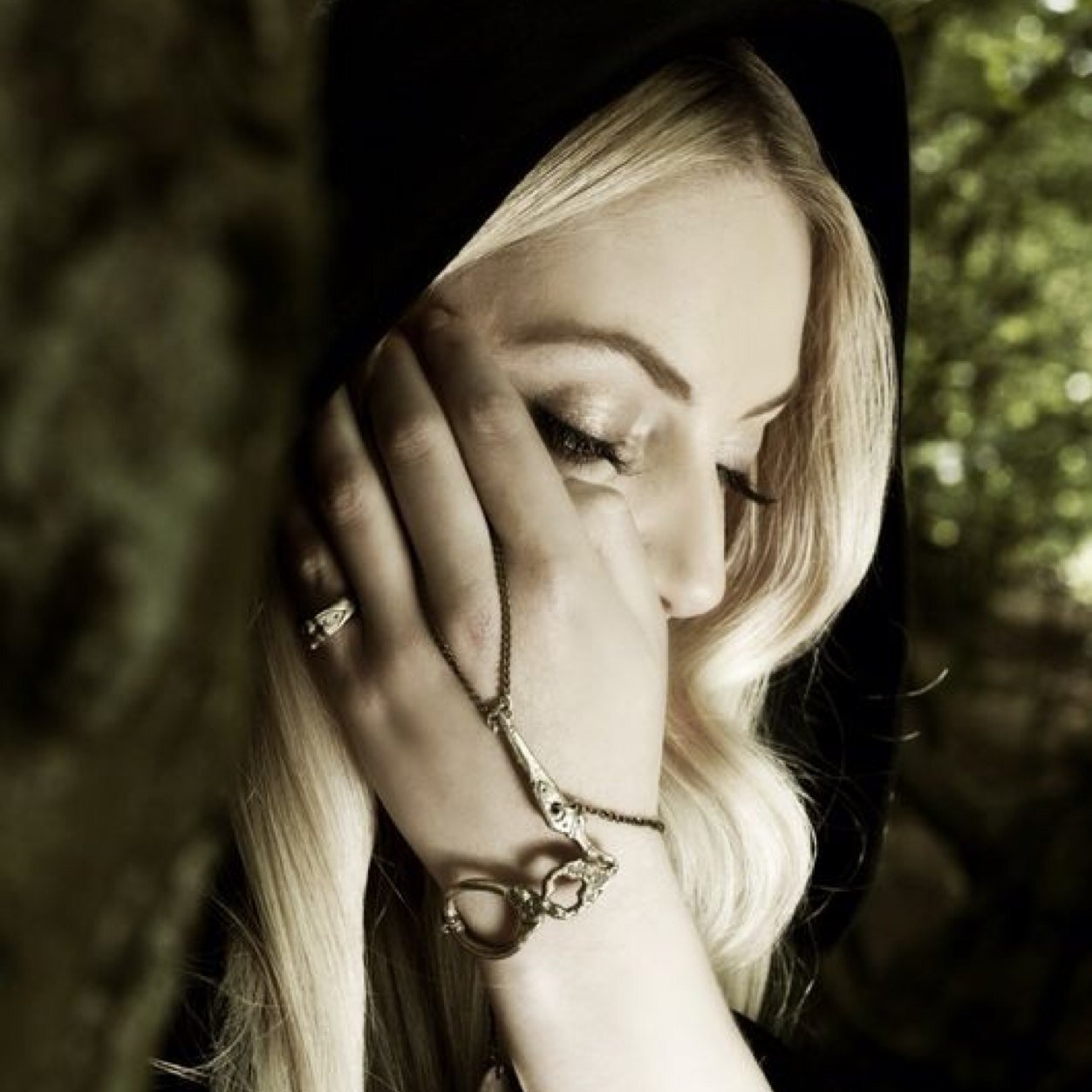 TheFollowed__'s profile picture. The Followed Jewellery. Influenced by people and places around the world. Every person has a story and every great story has an object attached.