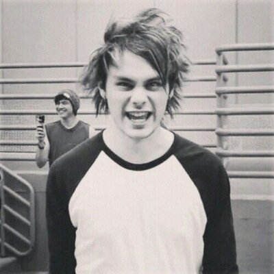free follow from @punkdatluke i follow back if u r in a fabdom !xx rt the link in my web section pls