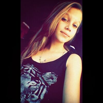 Mesmo com a alma partida, mantenha o sorriso nos lábios ❢۞