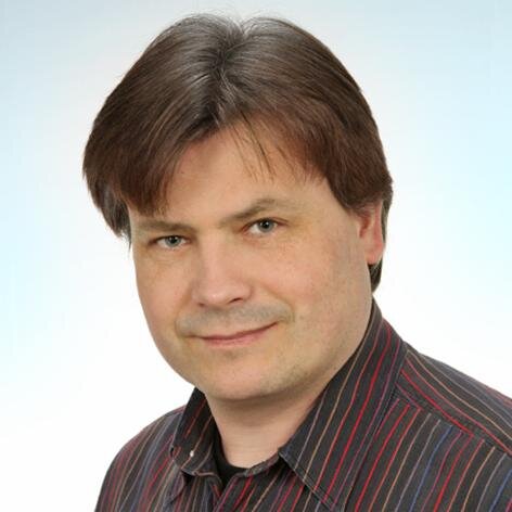 Dariusz Newsman Maraszkiewicz. Na prawo patrz.