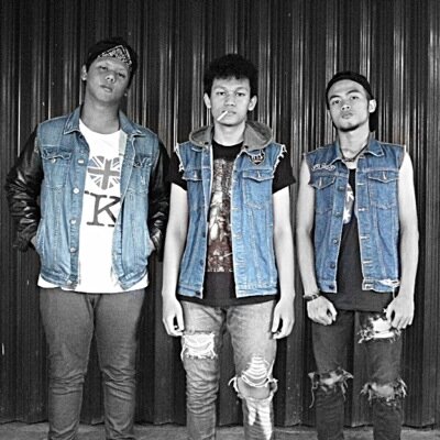 Official acount twitter of Chilitree || Post Hardcore || For booking Cp : 085920717855 || e-mail : chilitreeofficial_c@yahoo.com