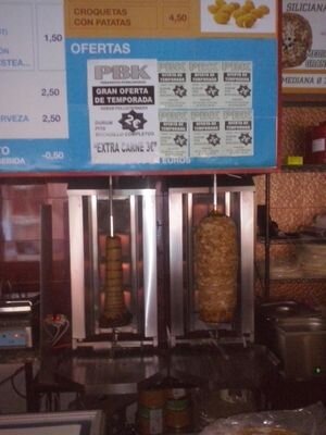ricos kebab a precios de crisis a 2€ y 3€ con extra de carne