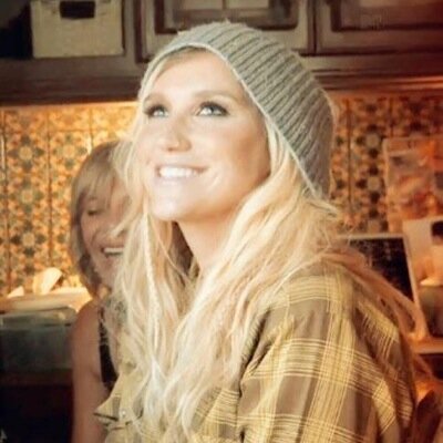 Kesha followed and tweeted - backup acc