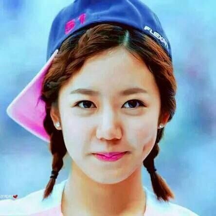 More than three colors I love pink, black and blue,  over a country I love it after Korea's my best singer and actor for me kim hyun joong and park min young