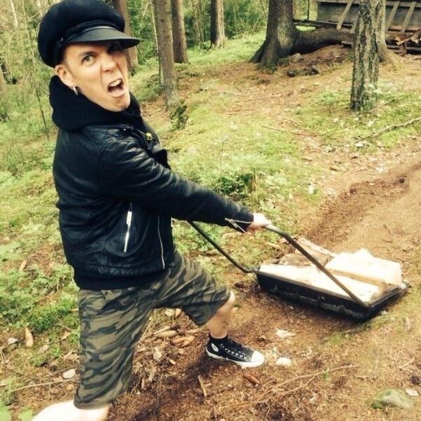 svaananen's profile picture. Music journalist at Radio Nova. Also known as Pyllymummo.              If it's too old, you are too loud