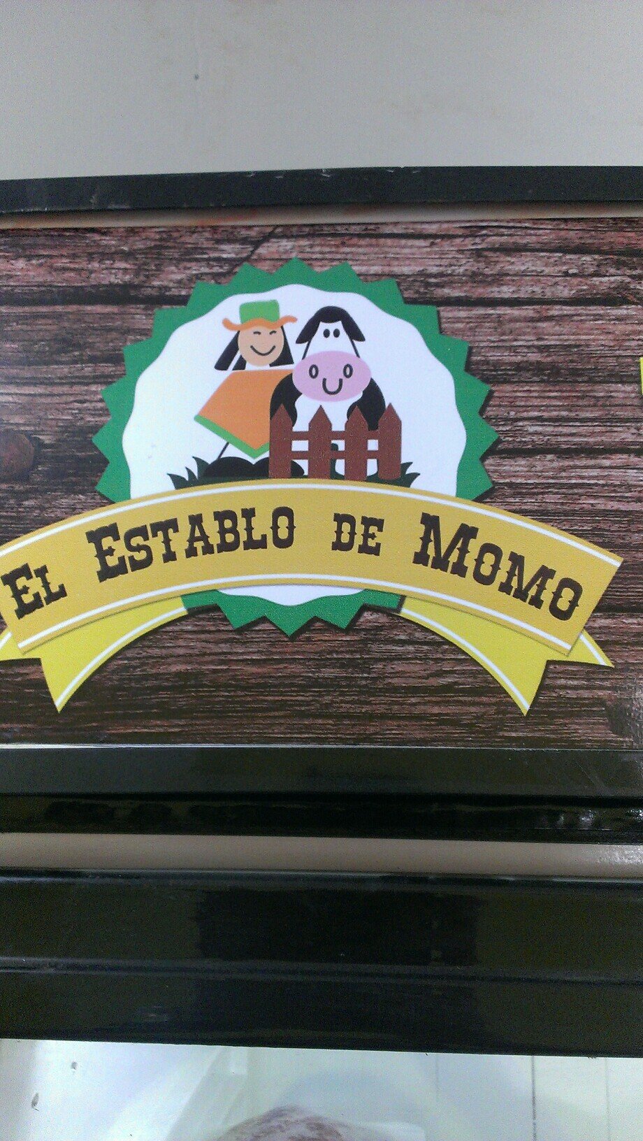 ELESTABLODEMOMO's profile picture. Especialistas en deleitar al consumidor con una variedad en charcuteria, acompañantes para la parrilla y viveres en general, con un servicio de calidad