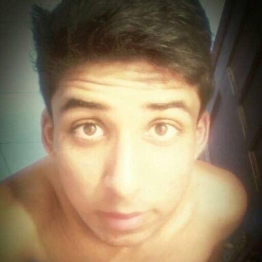 Eu nasci pra ser feliz e não perfeito.  :)