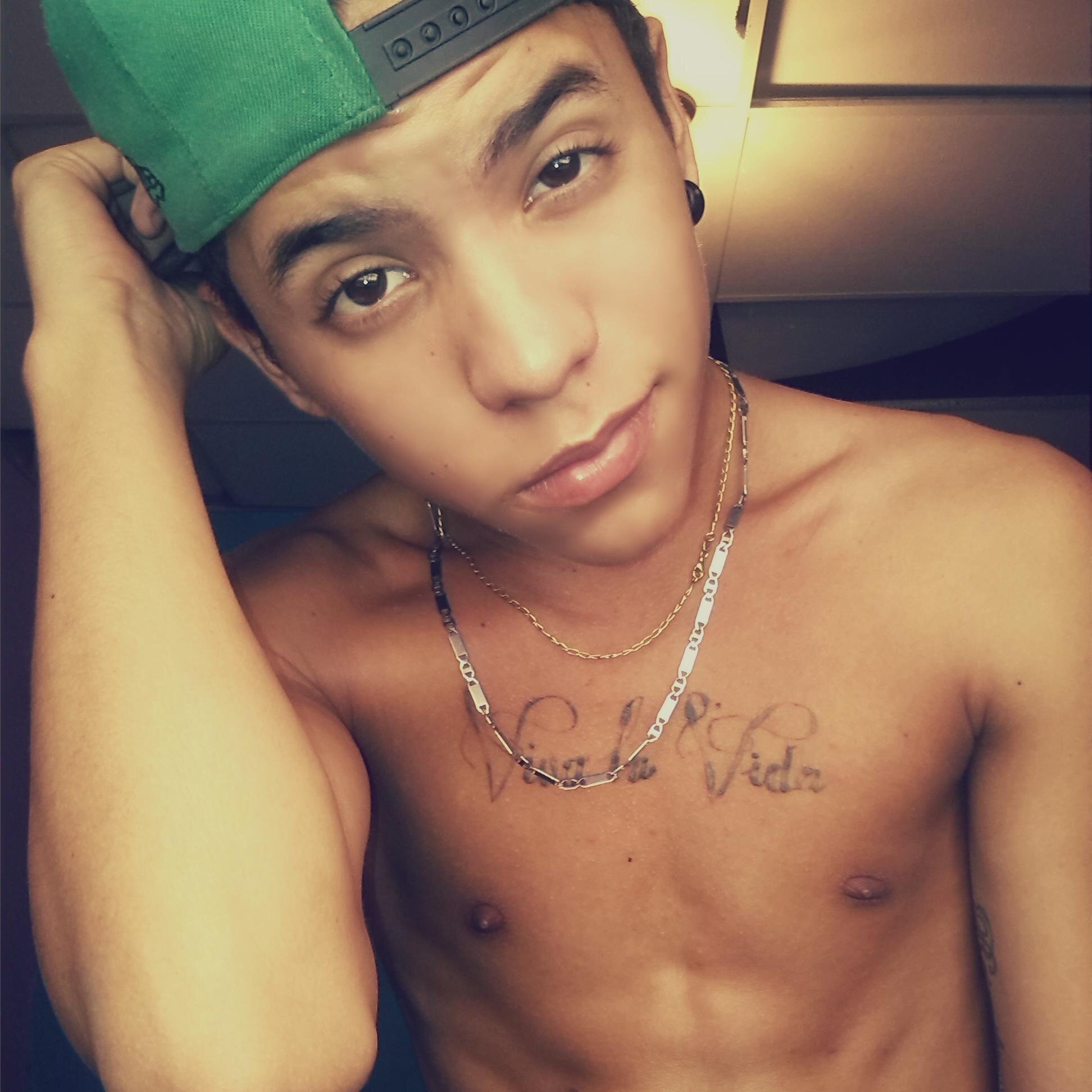 JhonatanStiven_'s profile picture. ¿Ser feliz?.solo cuando muera lo seré.