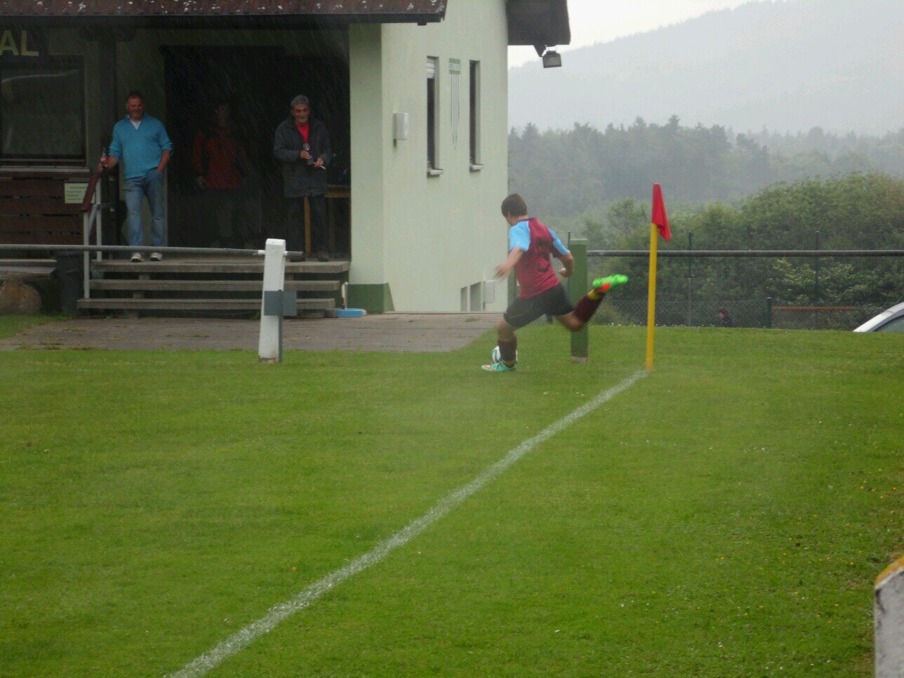 -Schüller      - liebt  es  Fußball zu spielen      - Isst gerne Döner     - Fährt gerne Downhill