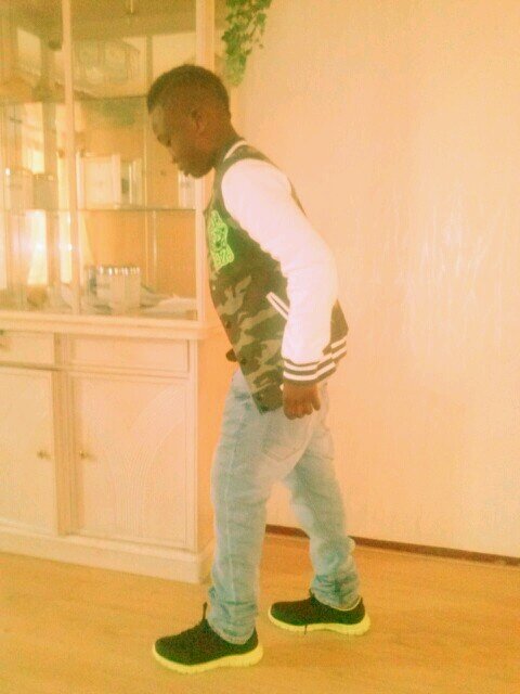 follo mii i follow you baCK.  en ben broerdje van @maaduuro_